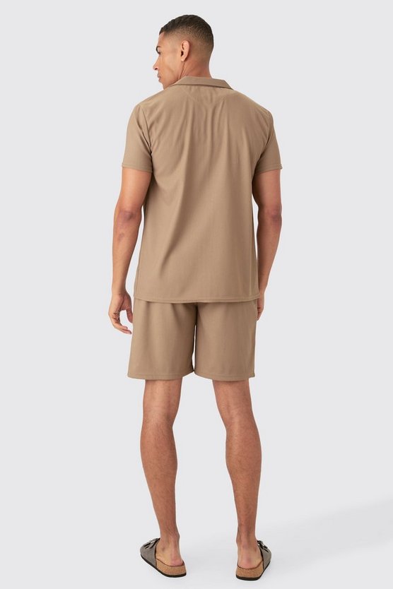 Kurzärmliges geripptes Hemd & Shorts