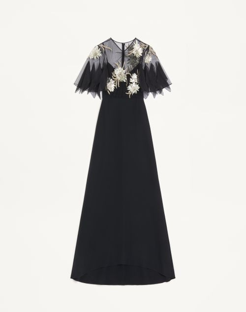 Robe de couture en crêpe brodée
