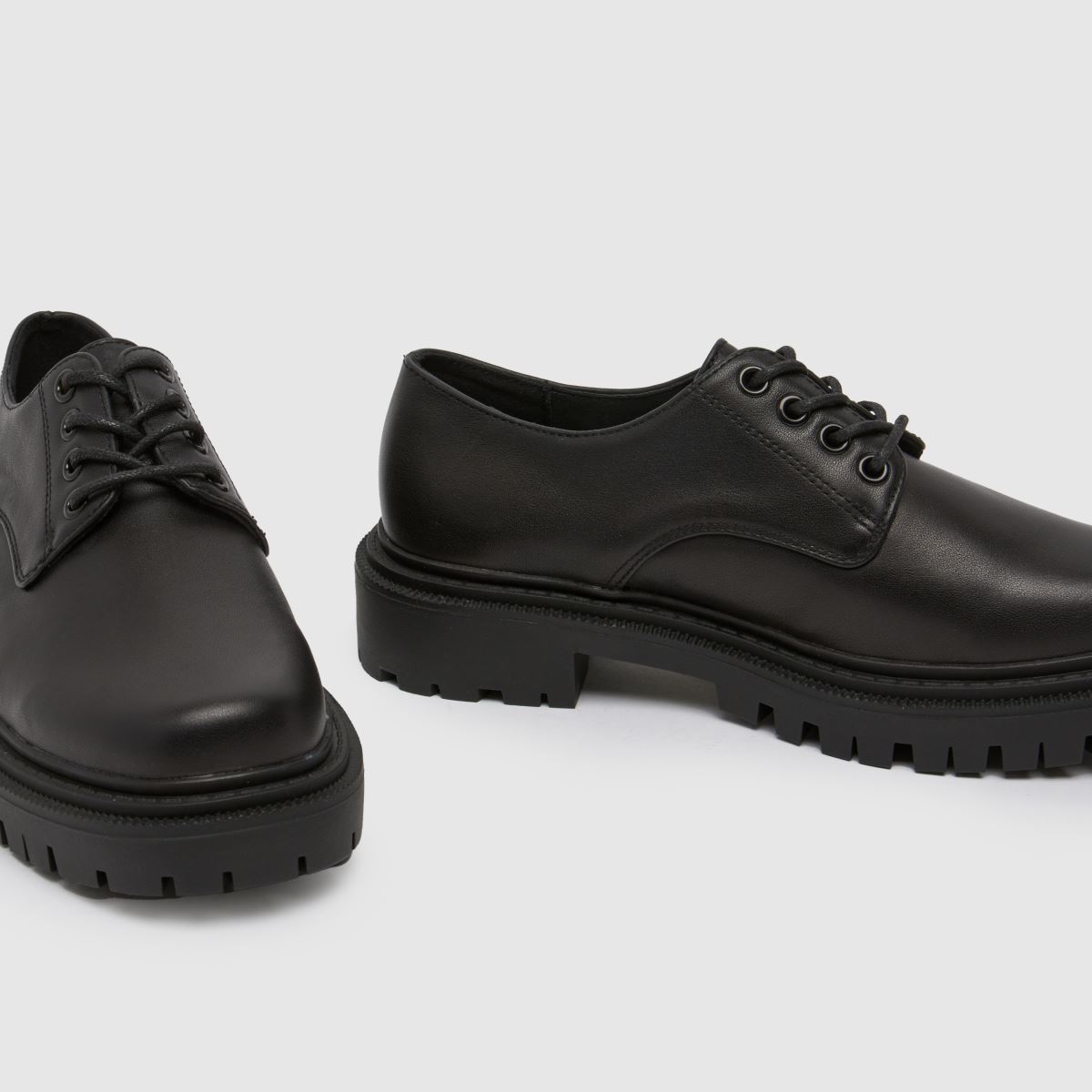 Schuh – Wide Fit – Leonora – Svarta platta skor i läder med snörning