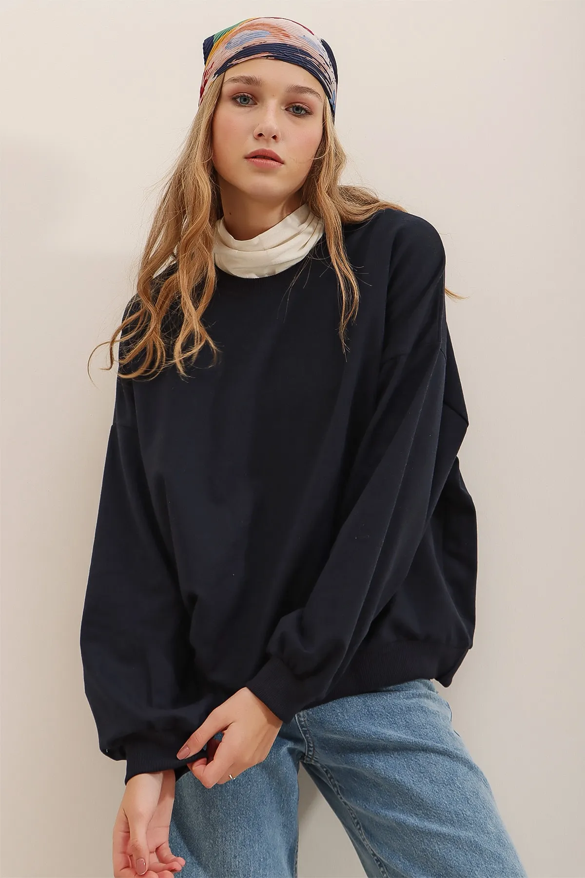 Trend Alaçatı Stili  Marineblaues Oversize-Sweatshirt mit Rundhalsausschnitt für Damen ALC-669-001