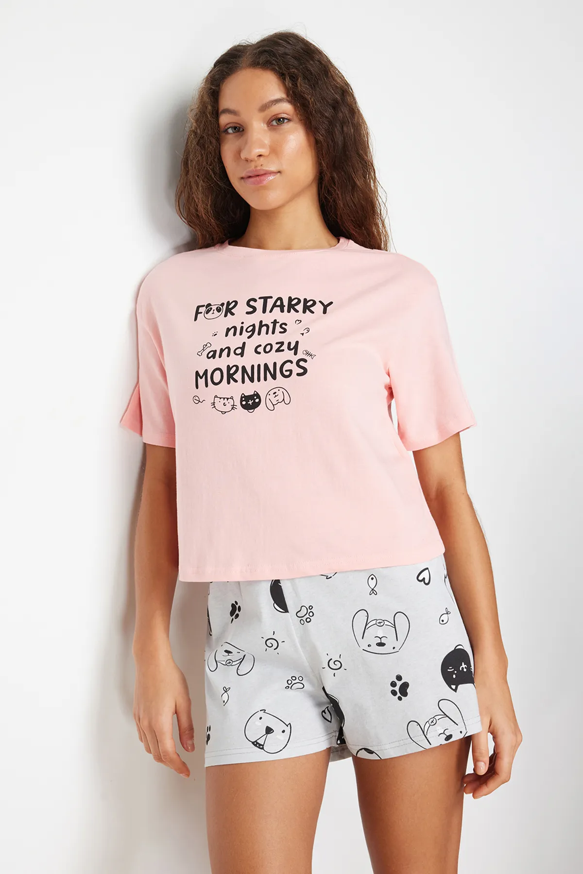 Trendyol Collection  Rosa-graues Strickpyjama-Set aus 100 % Baumwolle mit Slogan-Aufdruck THMSS24PT00020