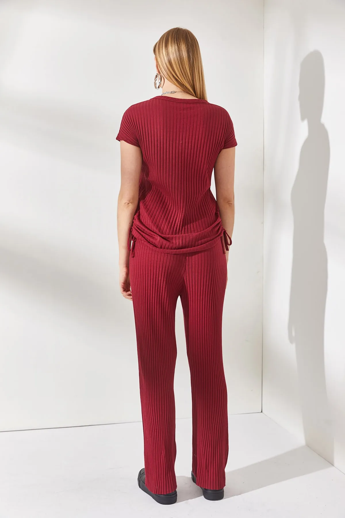 Olalook  Burgunderrotes Set mit seitlich geraffter Bluse und Palazzo-Hose für Damen TKM-19000196