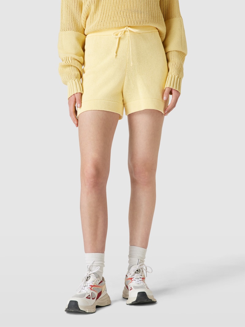 Shorts in Strick-Optik in hellgelb