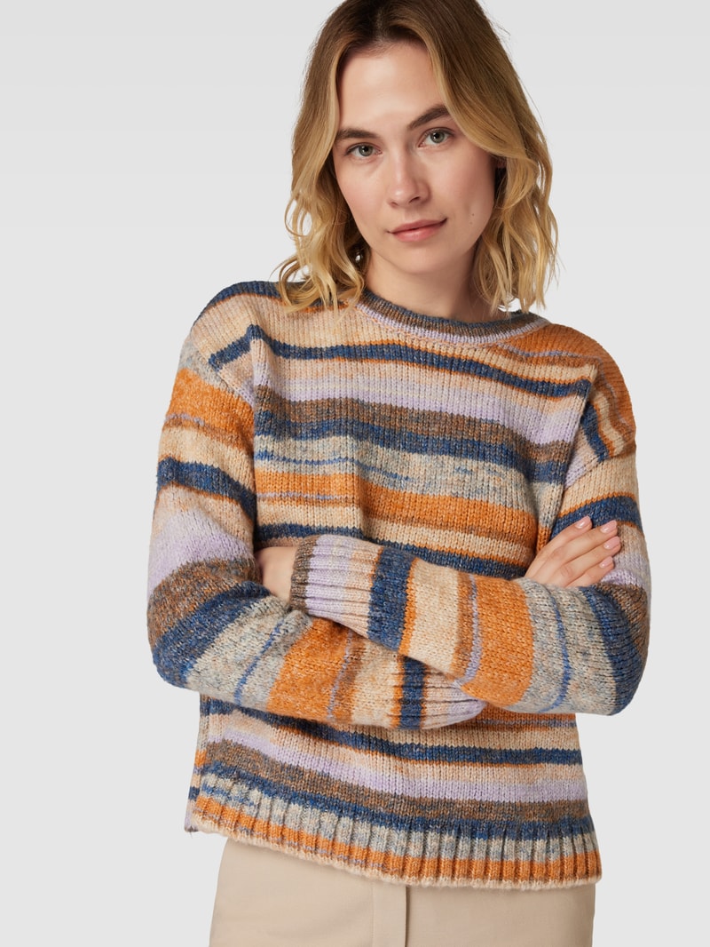 Strickpullover mit Streifenmuster und überschnittenen Schultern in offwhite