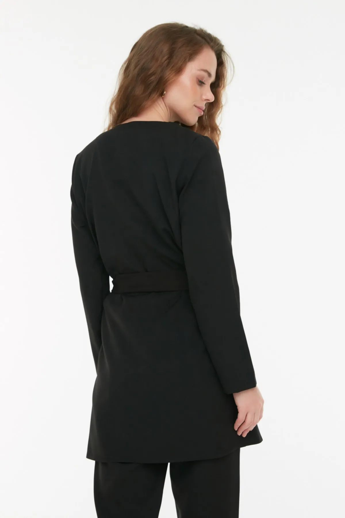 Trendyol Modest  Schwarzer gewebter Anzug aus Jacke und Hose mit Gürtel TCTSS21AU0313