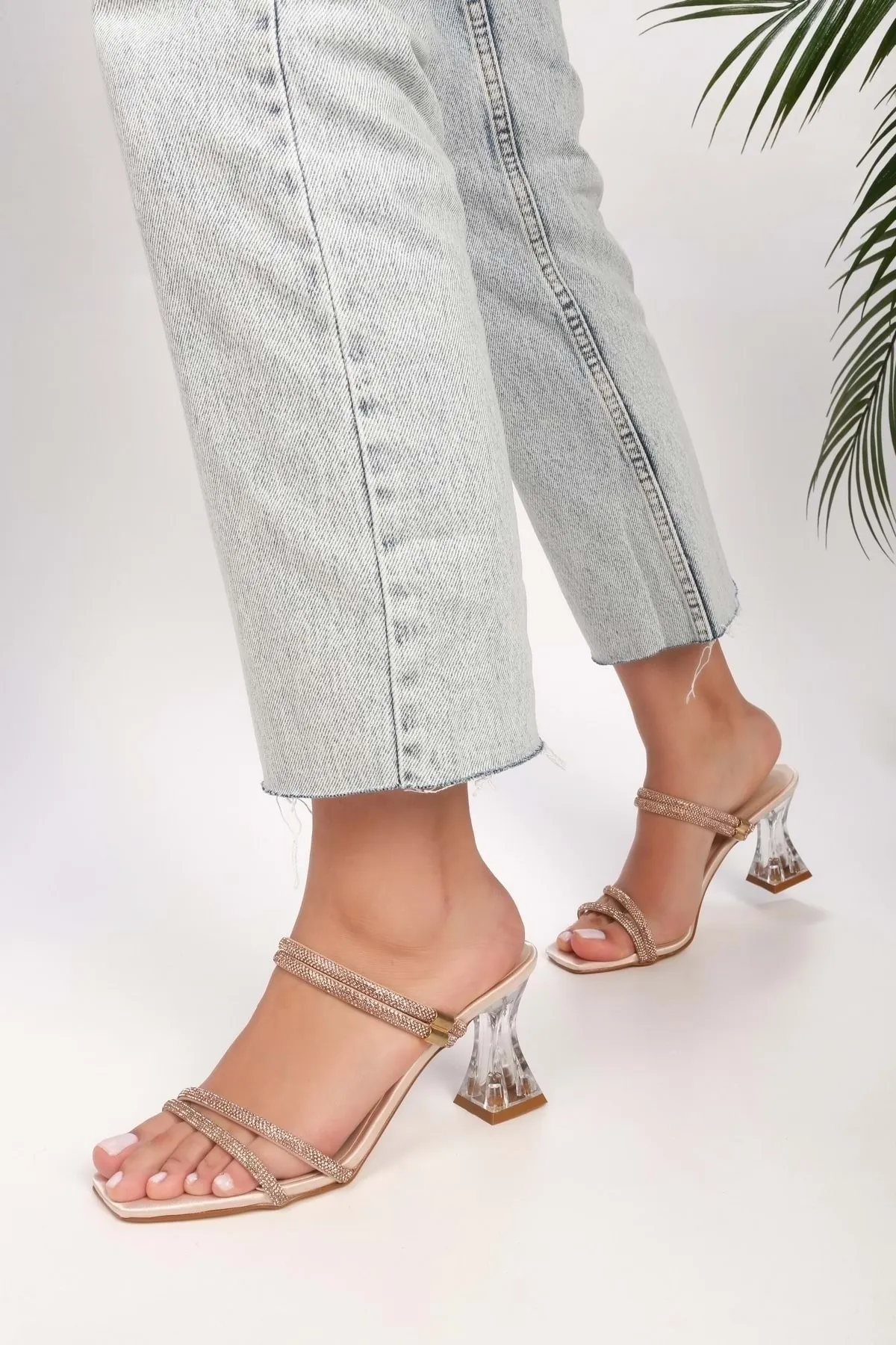 Shoeberry  Damen-Schuhe Nova Ten aus Satin mit Absatz