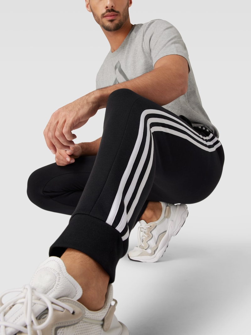 Sweatpants mit Label-Stitching in schwarz