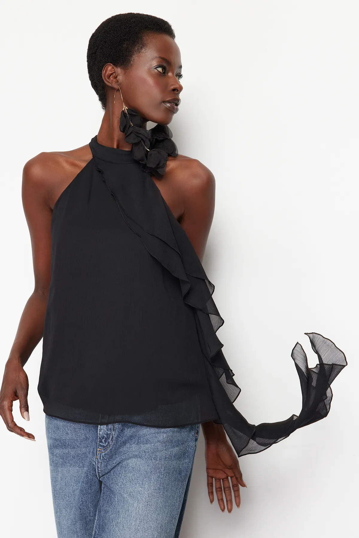 Trendyol Collection  Schwarze ungefütterte gewebte Chiffonbluse mit Rüschen TPRSS24BZ00027