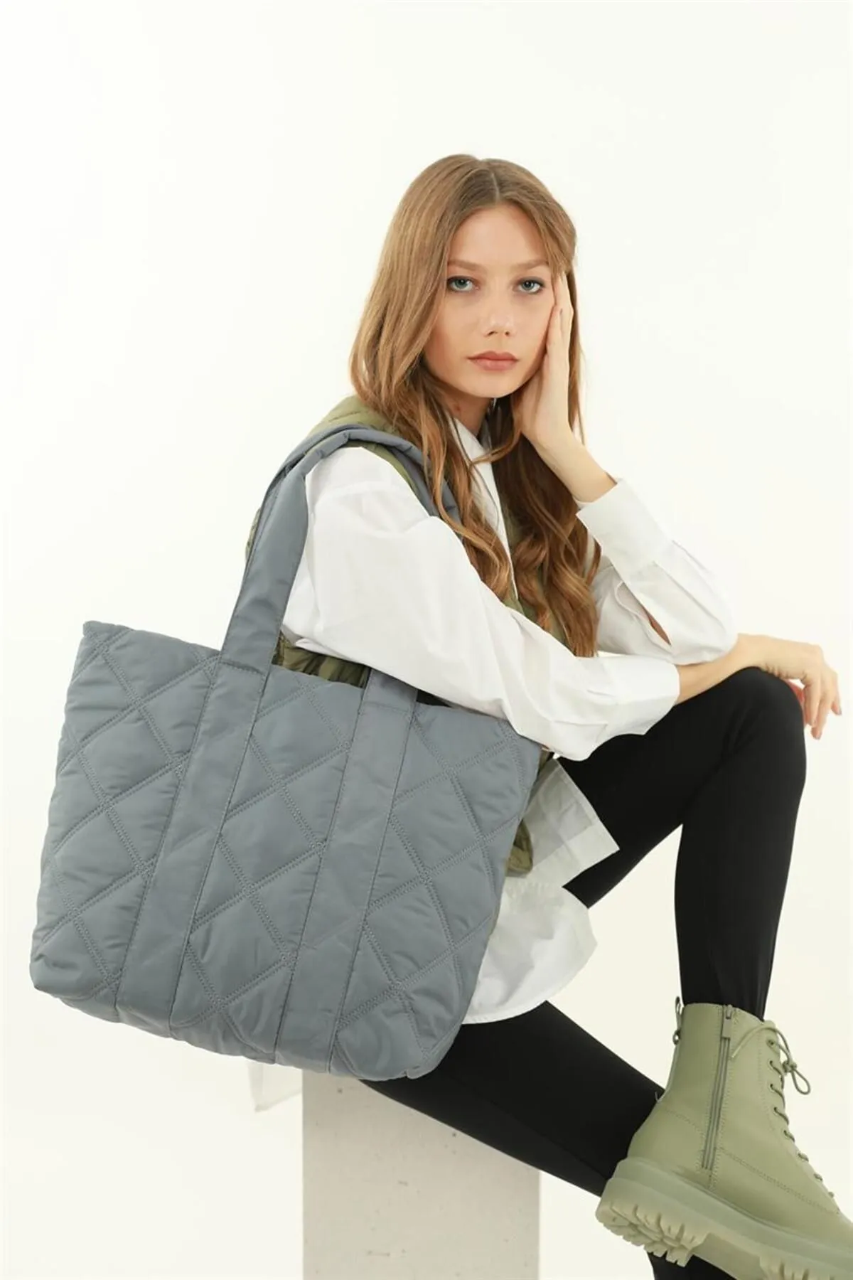 Madamra  Graue Damen-Pufftasche mit Steppmuster