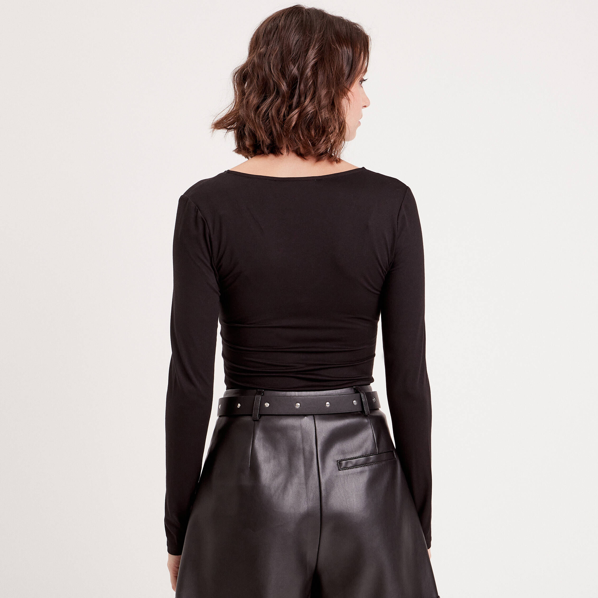 T-shirt col en V plumetis noir femme | Cache Cache