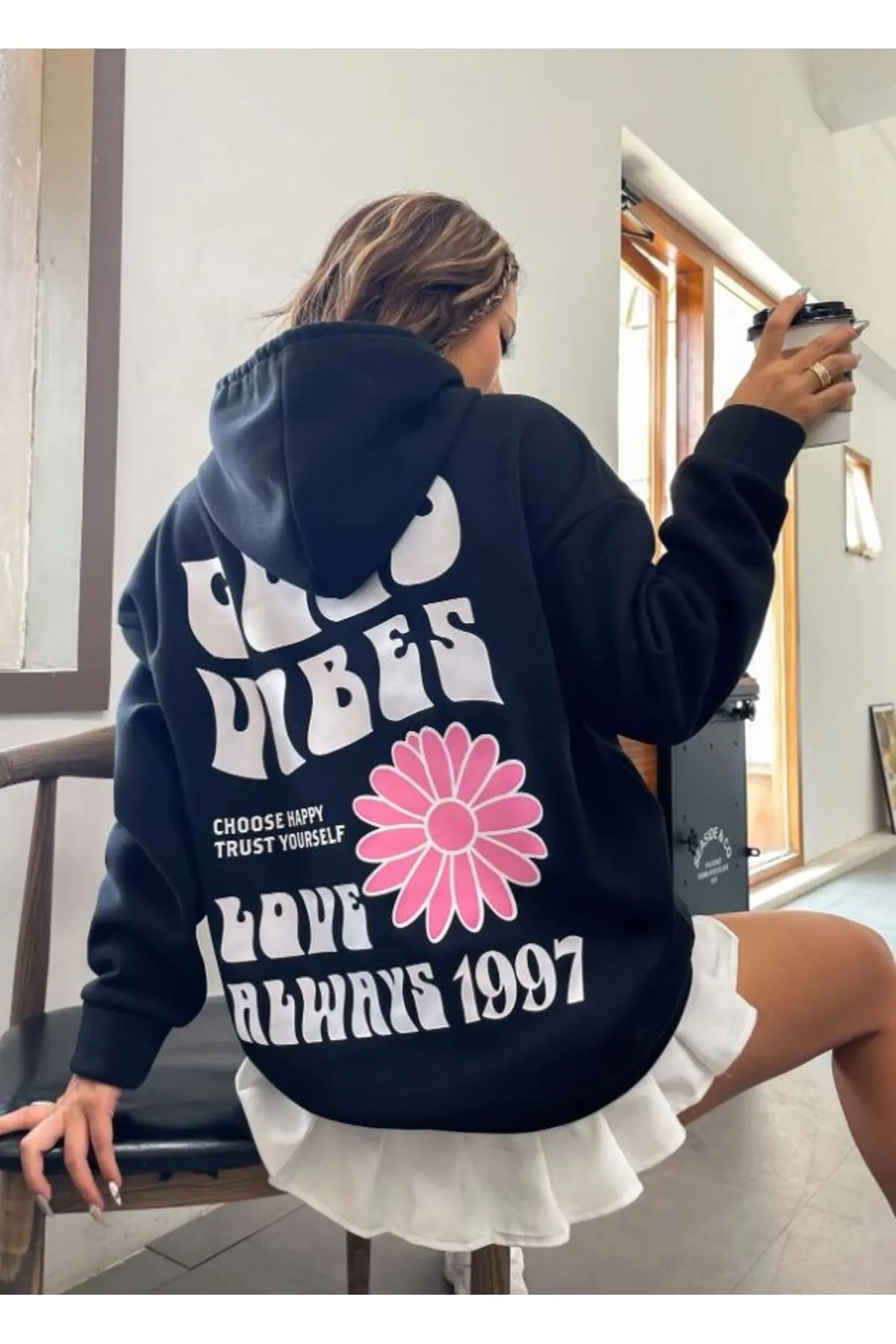 Know  Schwarzes Good Vibes 1997 bedrucktes Kapuzensweatshirt für Damen