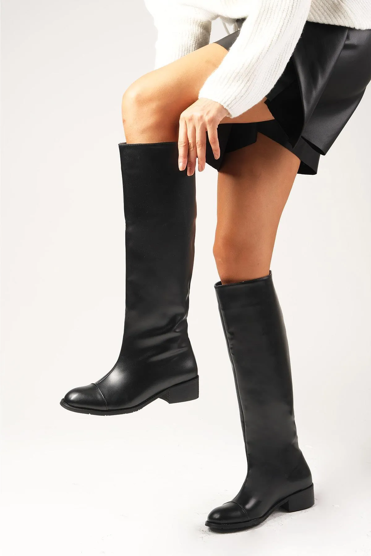 Mio Gusto  Parley schwarze Farbe ohne Reißverschluss, dünne, mit Kunstfell gefütterte Damen-Reitstiefel