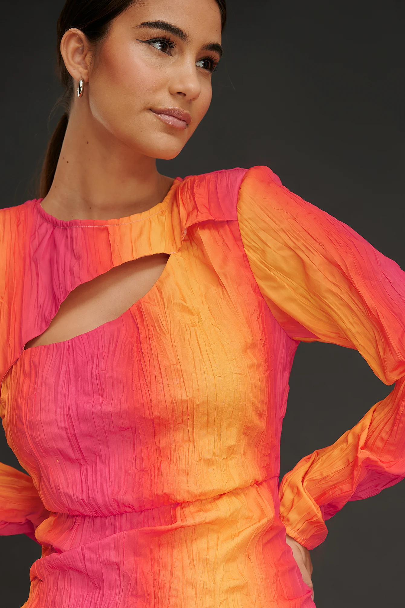 Strukturiertes Maxikleid mit Cut-out