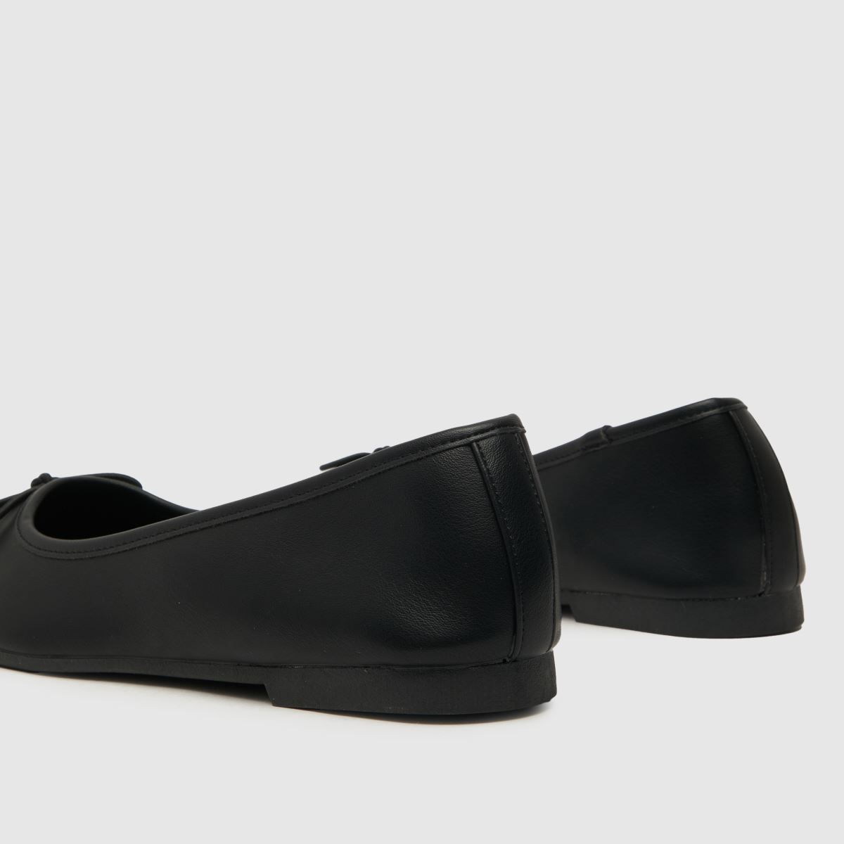 Črni ravni čevlji schuh leanne