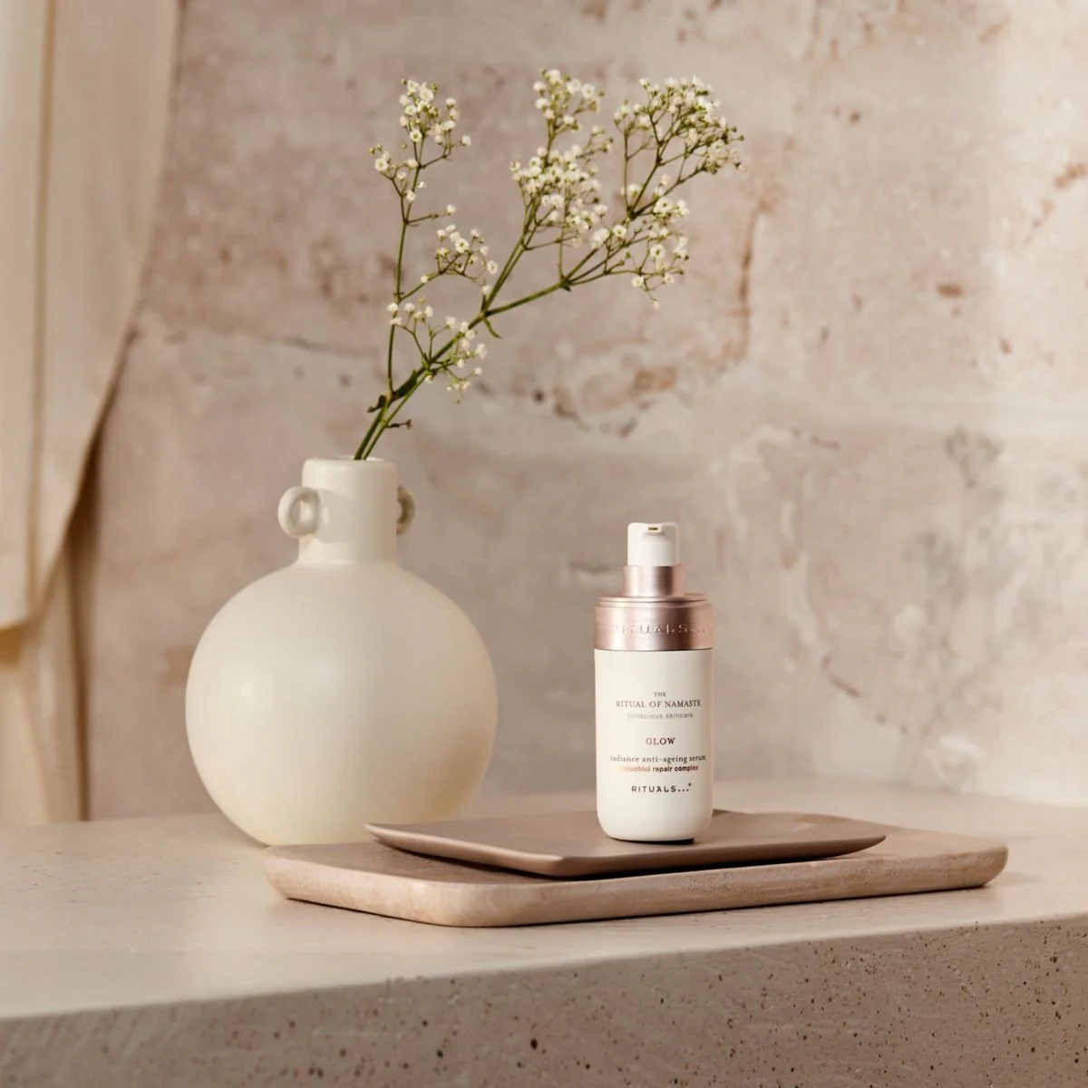 Serum protiv starenja Ritual of Namaste Glow - Prvi znakovi starenja, serum za posvjetljivanje lica