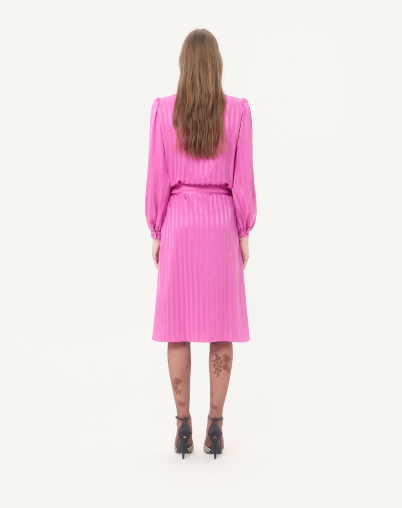 Vestido midi em jacquard brilhante fosco com logo listrado