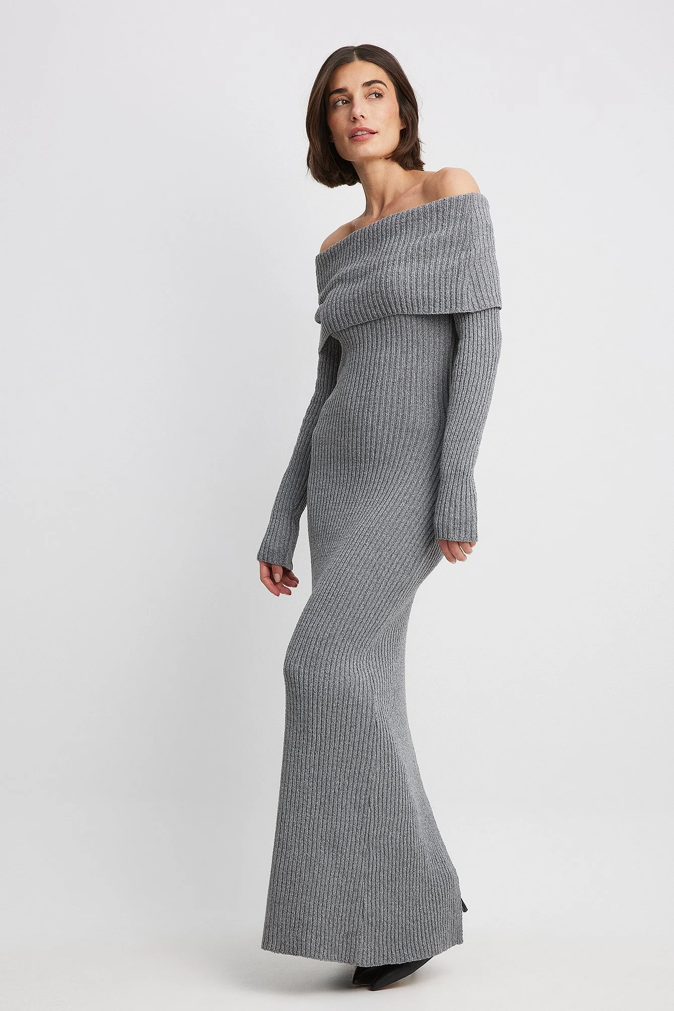 Schulterfreies Kleid mit offenem Rücken
