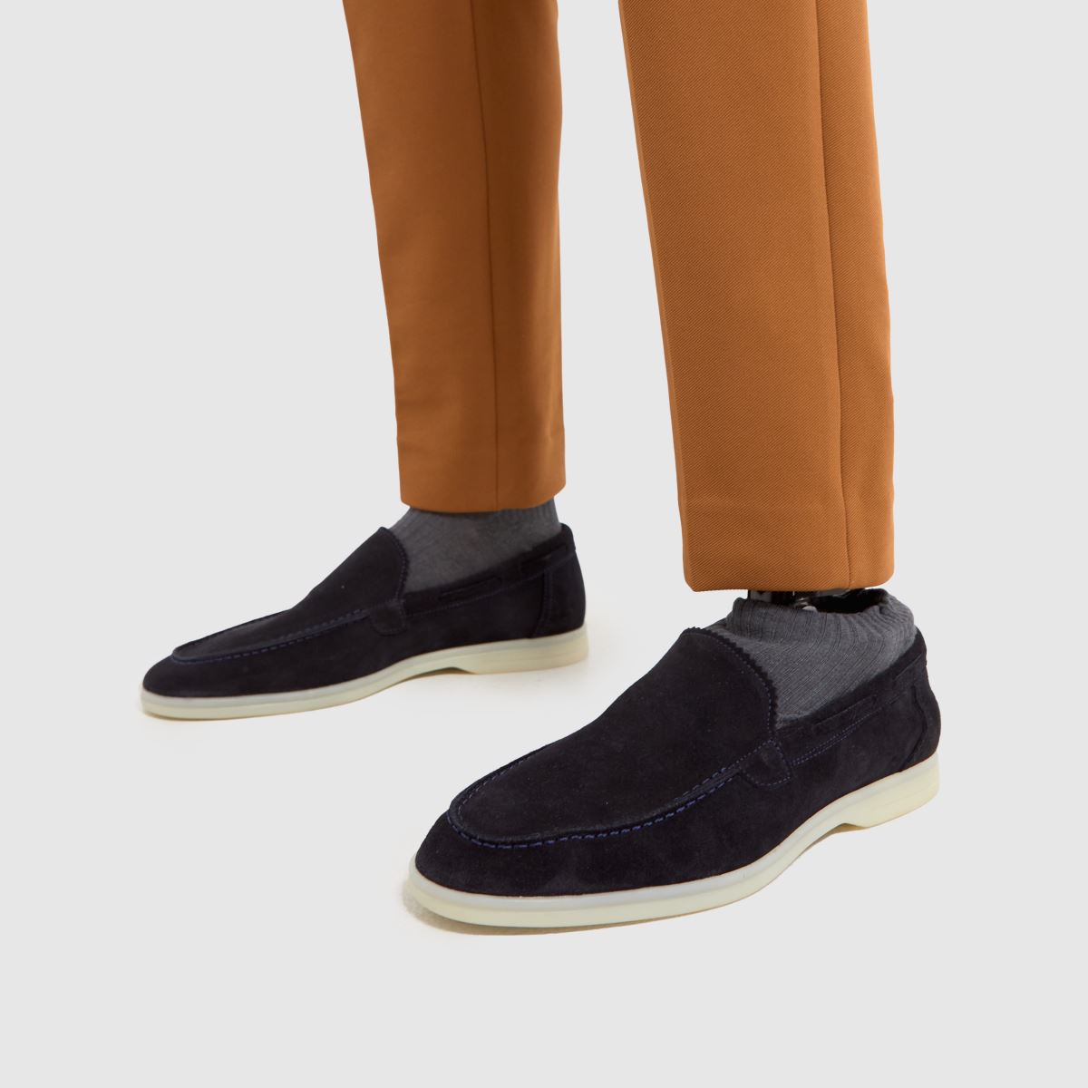 Schuh Philip – Marinblå loafers i mocka