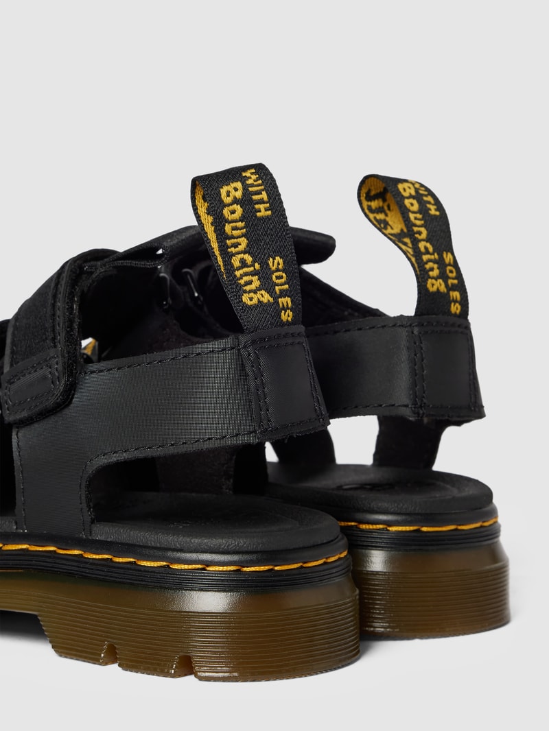 Sandalen mit Klettverschlüssen Modell 'Callan' in schwarz
