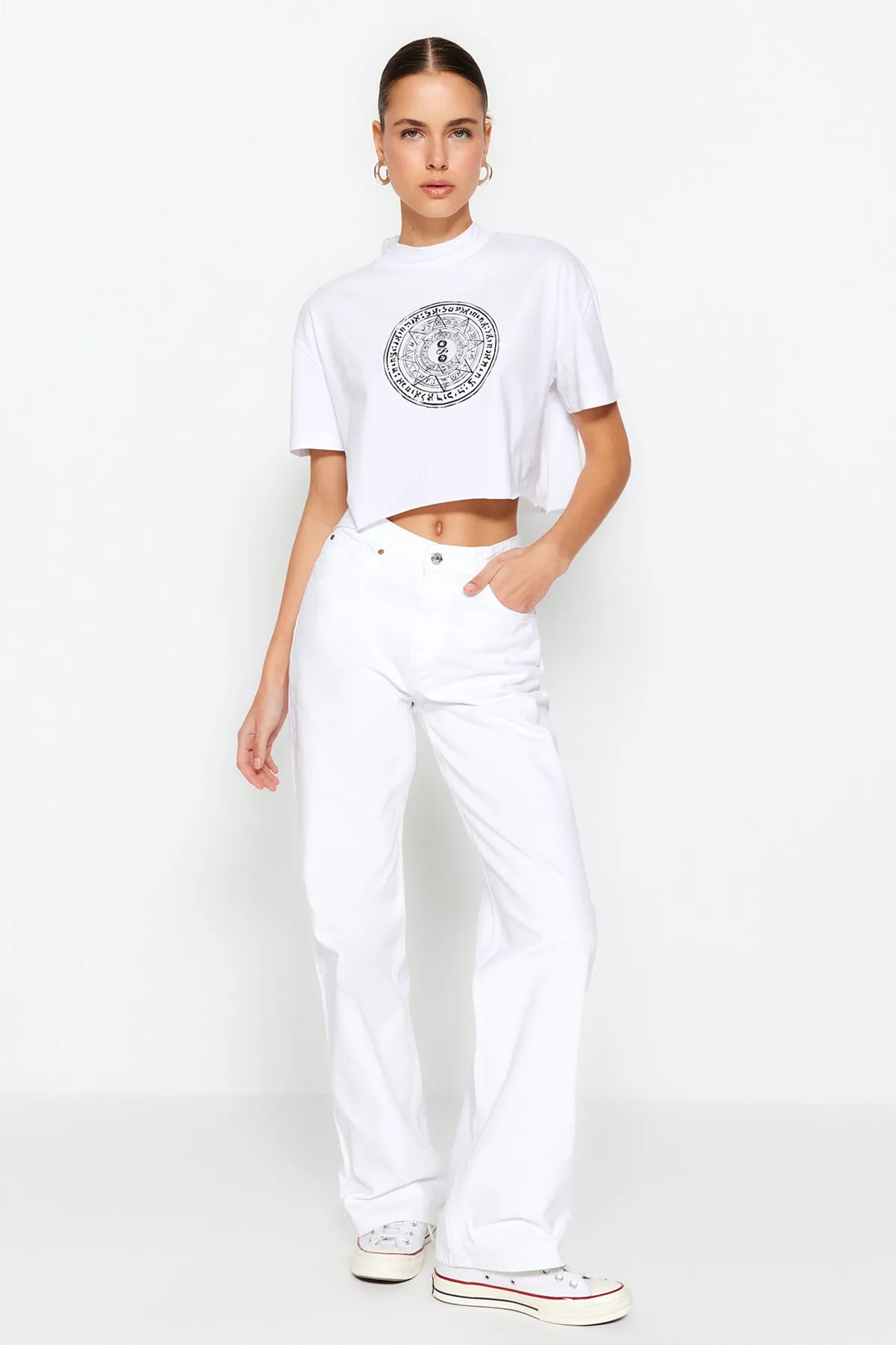 Trendyol Collection  Weiße Jeans mit hoher Taille und weitem Bein TWOSS23JE00233