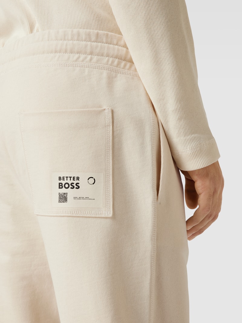 Sweatpants mit Gesäßtasche Modell 'Secircular' in offwhite