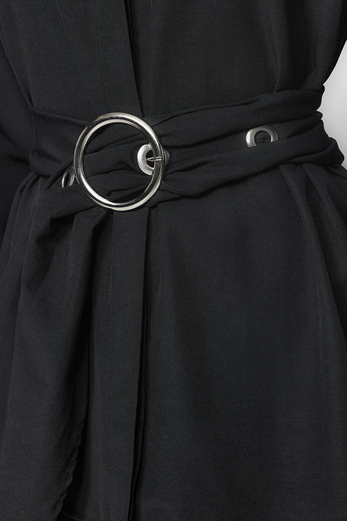 Trendyol Collection  Schwarzes, gewebtes Baumwollhemd mit Gürtelschnalle TWOAW20GO0099