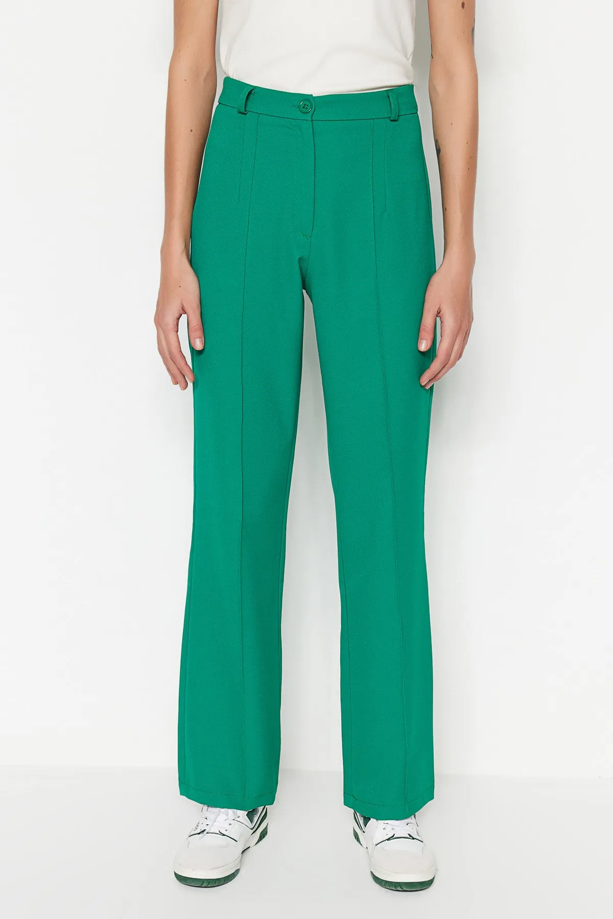 Trendyol Collection  Smaragdgrüne, gerade geschnittene, gerippte, genähte Webhose mit hoher Taille TWOSS21PL0093