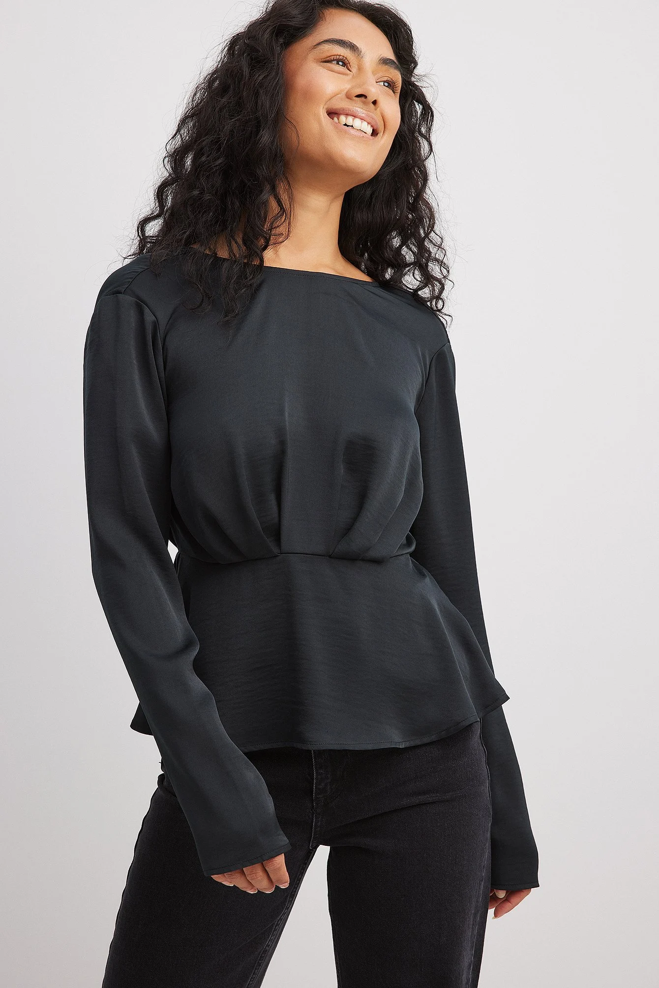 Drapierte Bluse mit V-Rücken