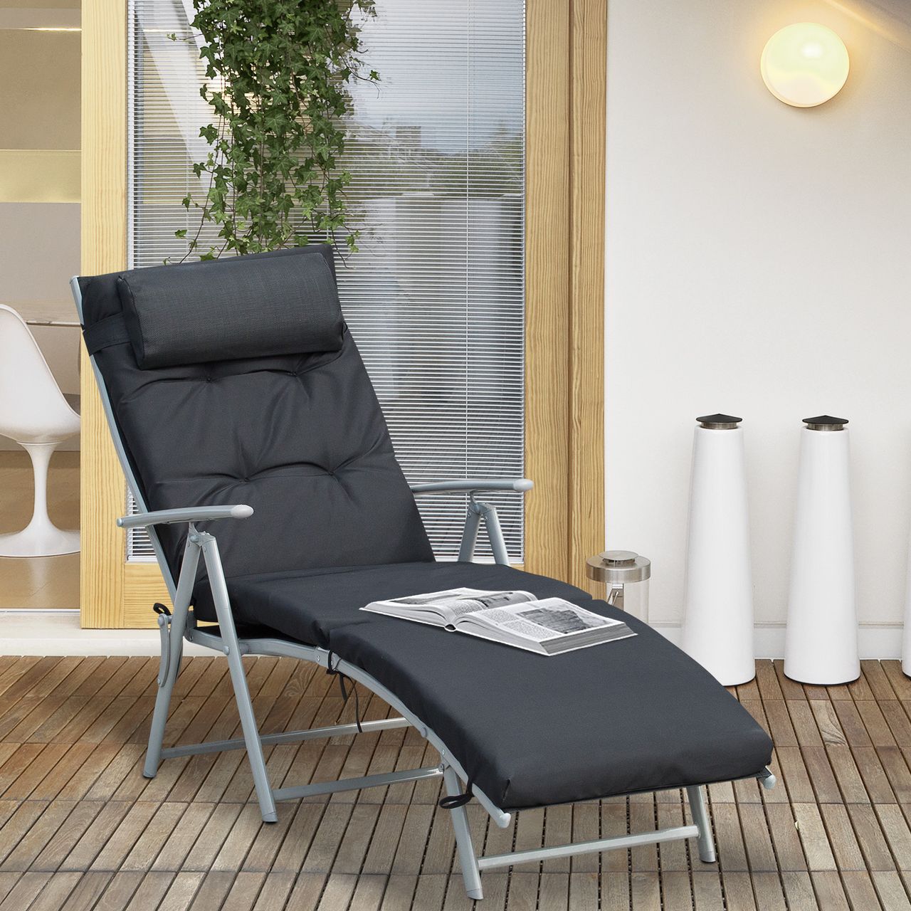 Outsunny Sonnenliege mit Kissen Klappbare Strandliege Gartenliege 7-stufig verstellbare Rückenlehne Relaxliege Metall Textilene Schwarz 137 x 63,5 x 100,5 cm