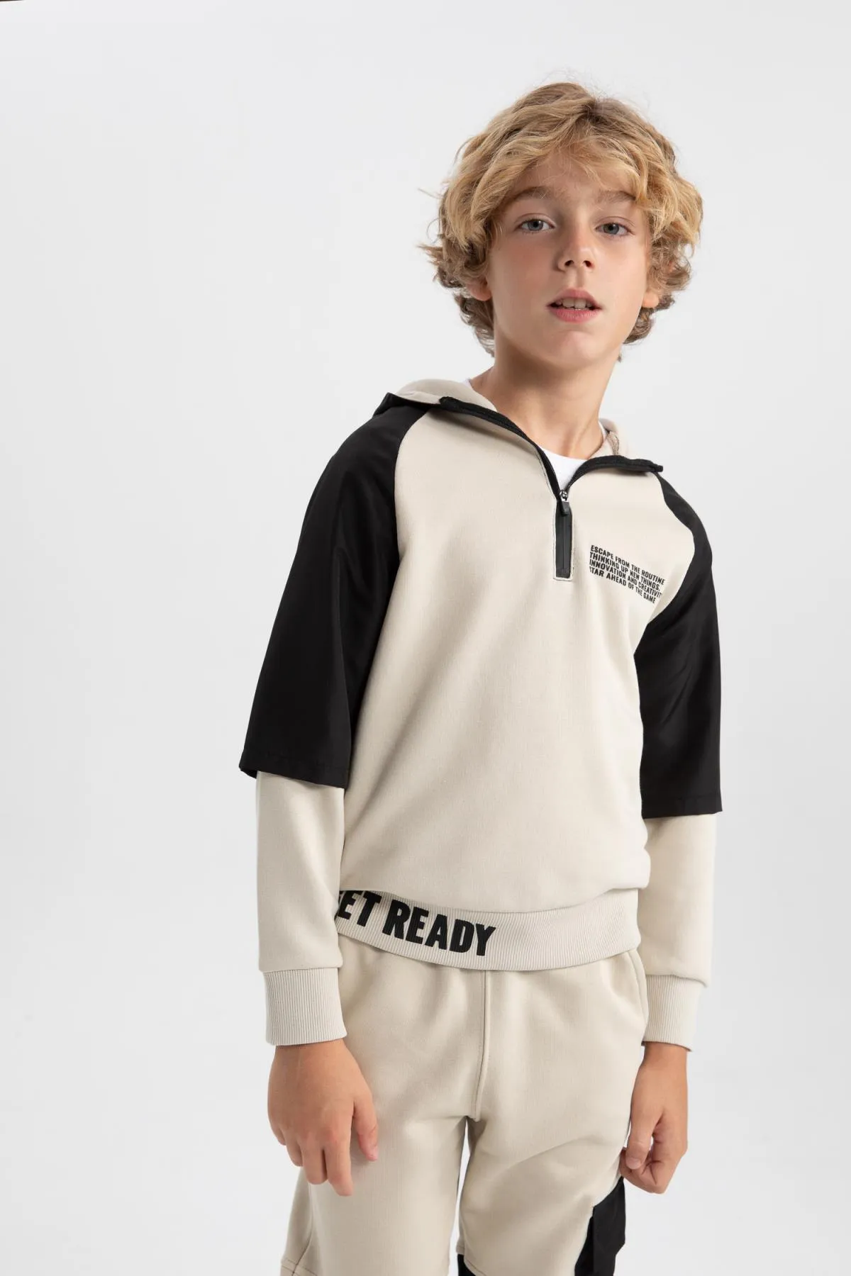 DeFacto  Kapuzen-Sweatshirt mit Oversize-Passform für Jungen
