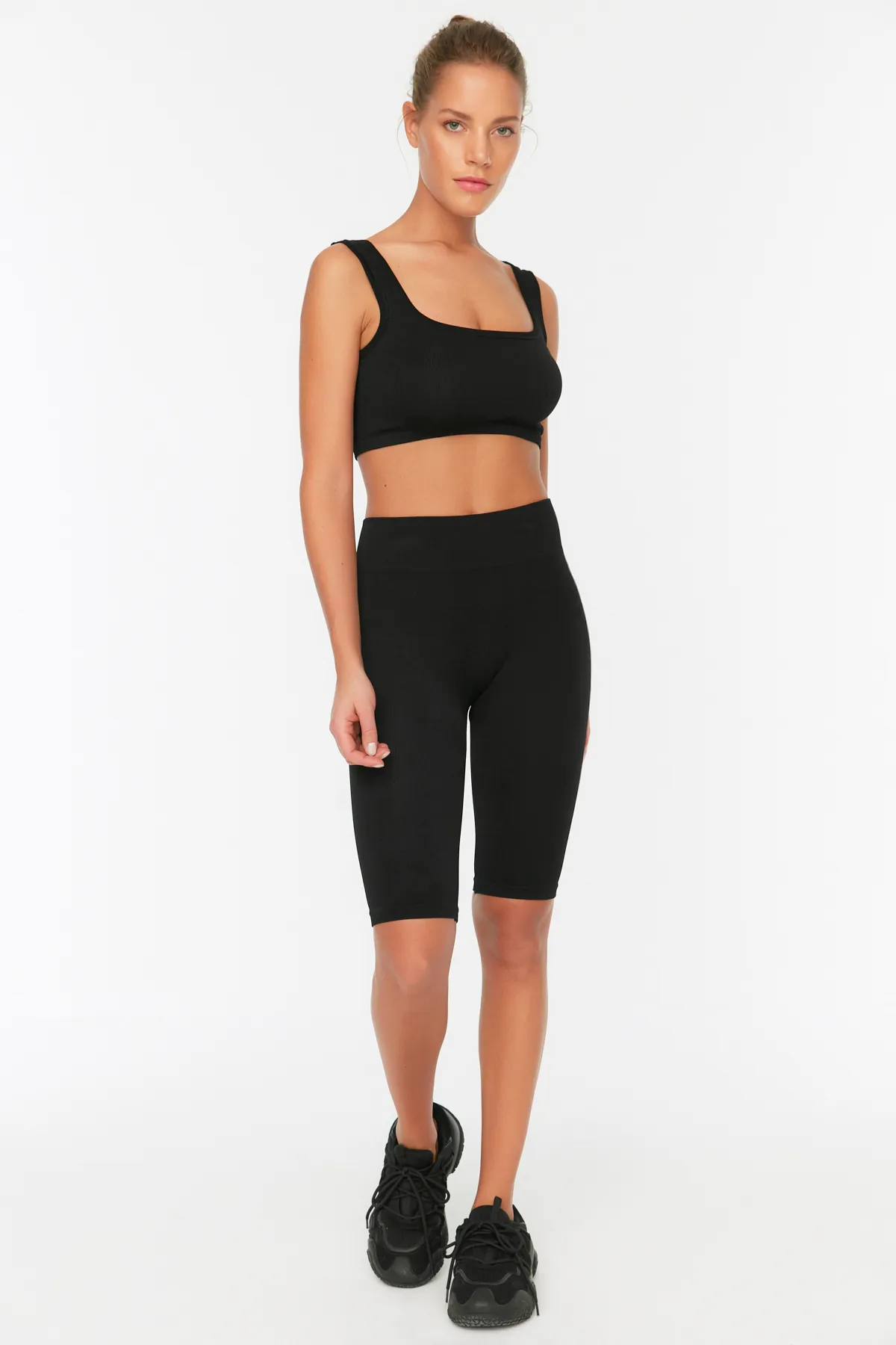 Trendyol Collection  Schwarze nahtlose/nahtlose gerippte Biker-/Radfahrer-/kurze gestrickte Sport-Leggings TWOSS21TA0013