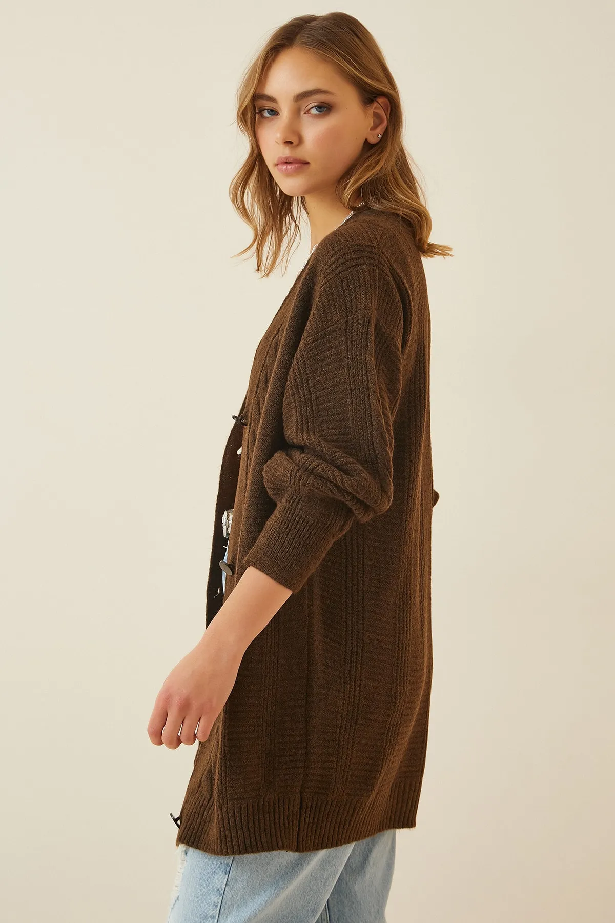 Happiness İstanbul  Braune Oversize-Strickjacke mit Ballonärmeln für Damen DD01033