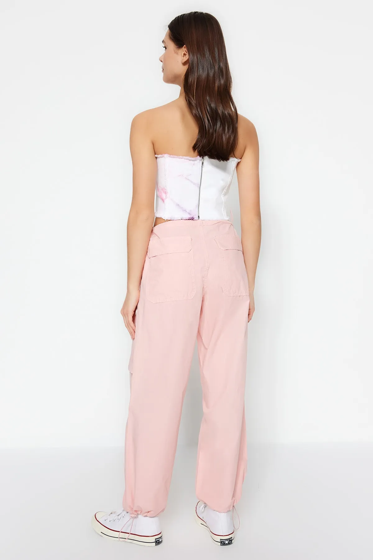 Trendyol Collection  Rosa Stopper-Fallschirmhose mit normaler Taille TWOAW23JE00738