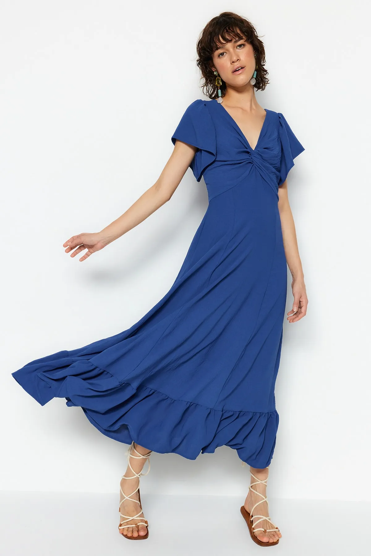 Trendyol Collection  Indigofarbenes Maxikleid mit gewebtem Volant und detailliertem Webmuster TWOSS23EL02065