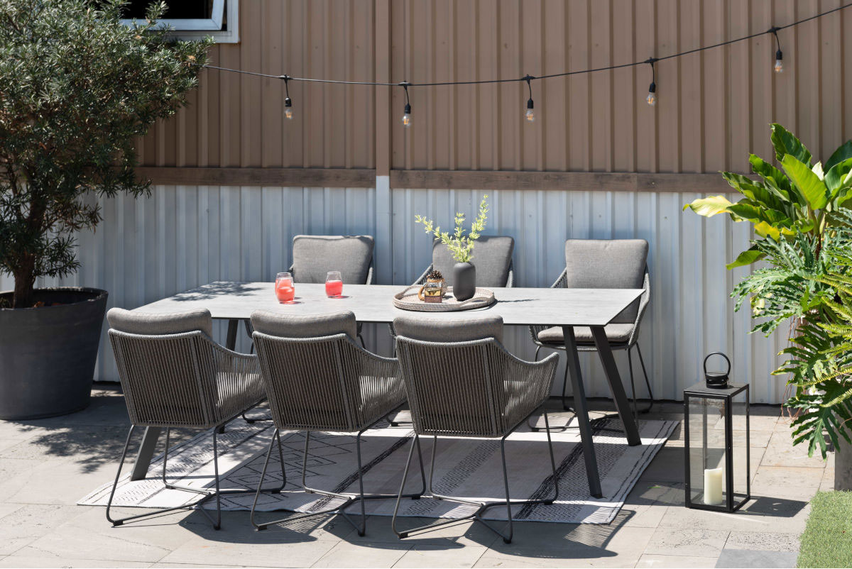 OUTDOORTisch