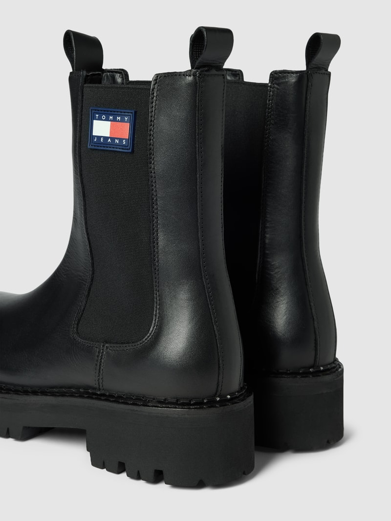 Chelsea Boots mit Label-Detail in schwarz