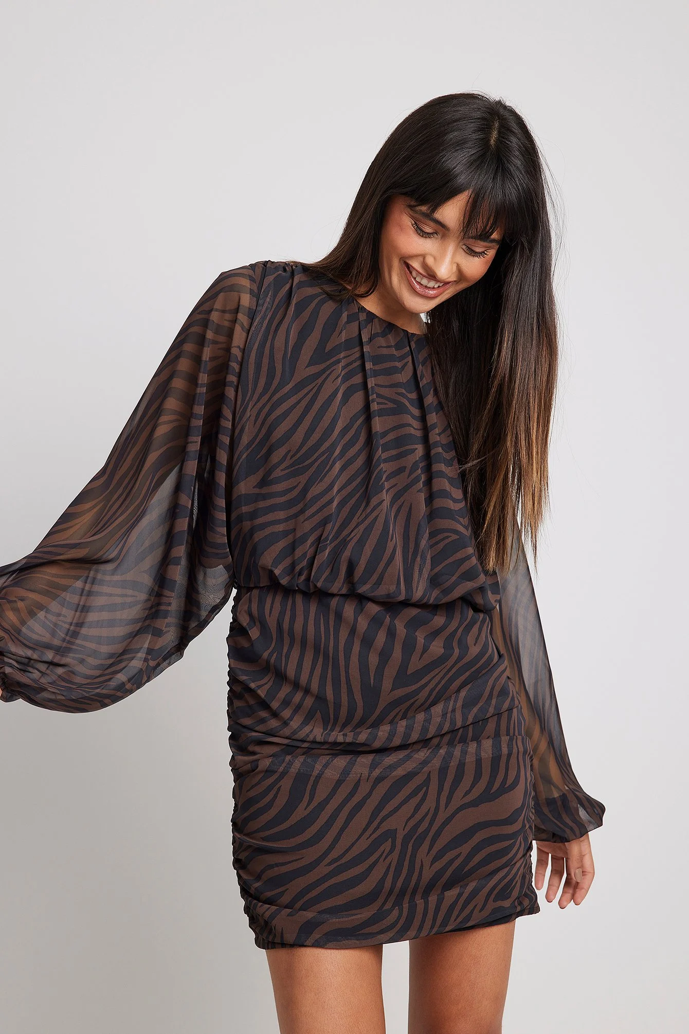 Mini-Kleid mit gesmoktem Rock