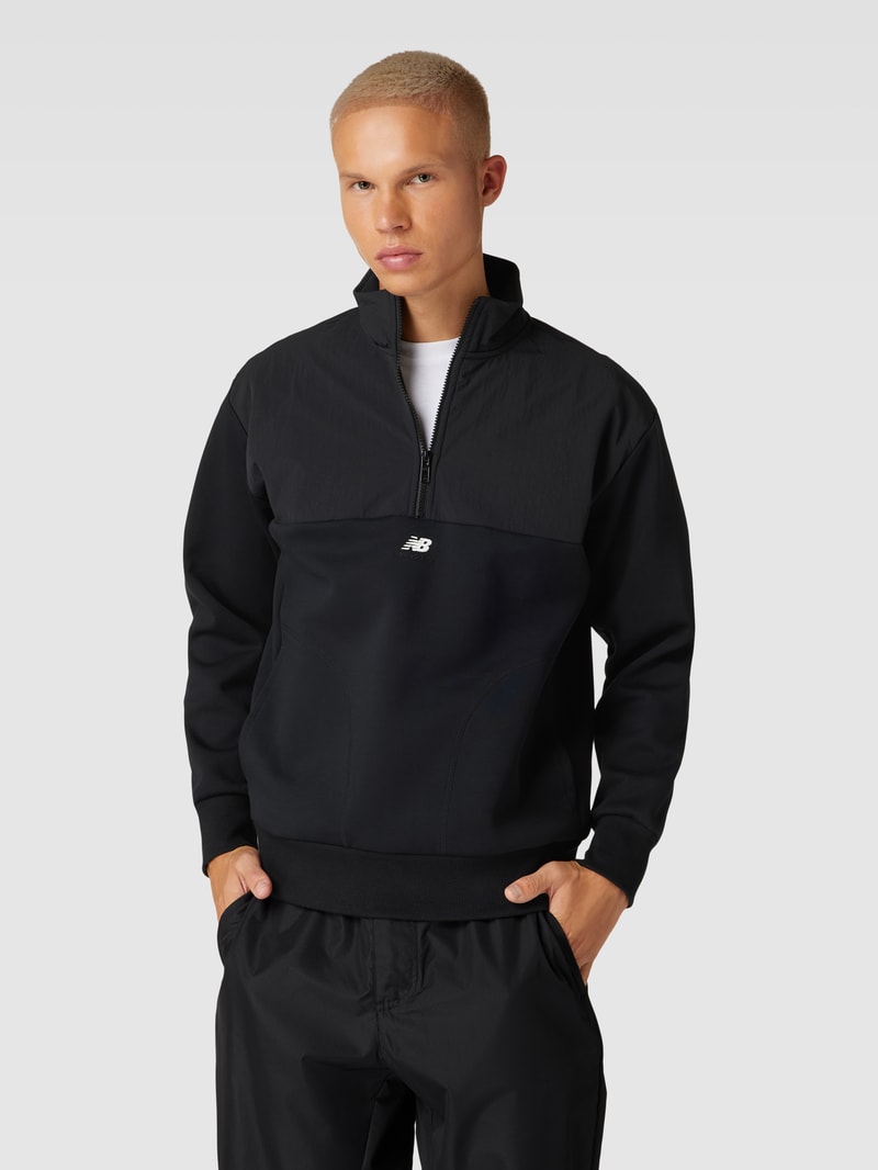 Sweatshirt mit Stehkragen und Reißverschluss in schwarz