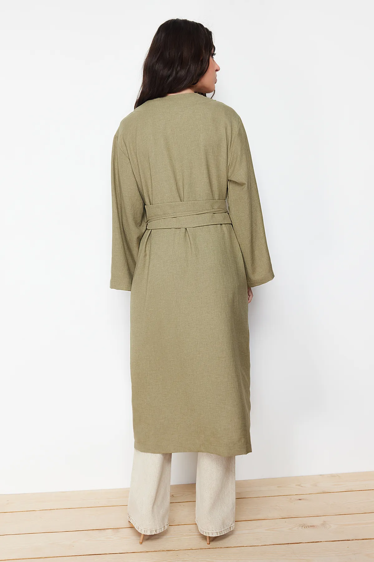 Trendyol Modest  Khakifarbener gewebter Kimono und Kaftan in Leinenoptik mit Bindedetail in der Taille TCTSS24KK00001