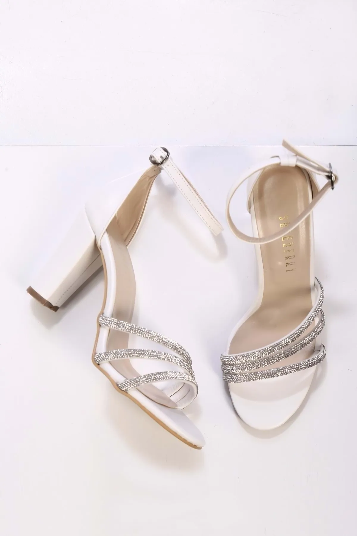 Shoeberry  Damen-Forty-Schuhe mit weißem Hautstein und Absatz