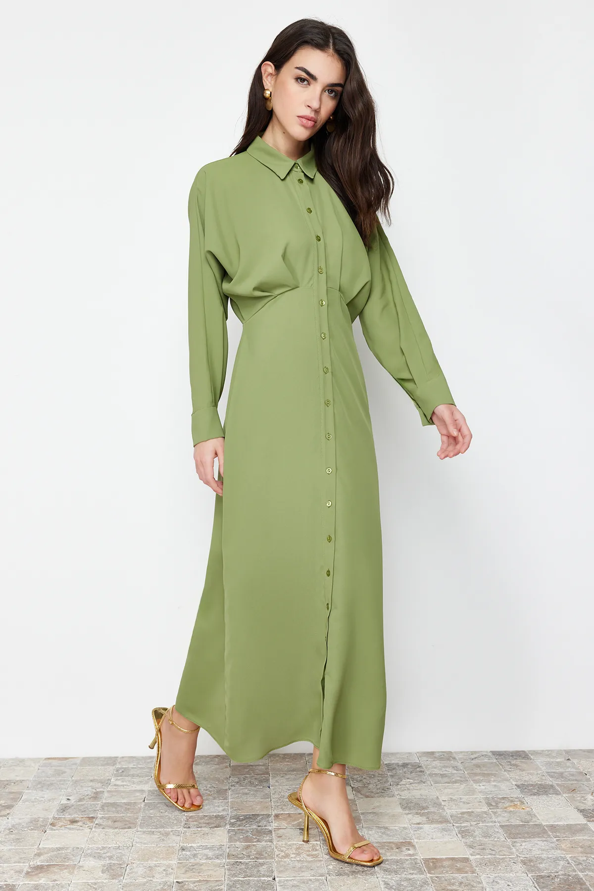 Trendyol Modest  Khakifarbenes, detailliertes, gewebtes Hemdkleid TCTSS24EB00011