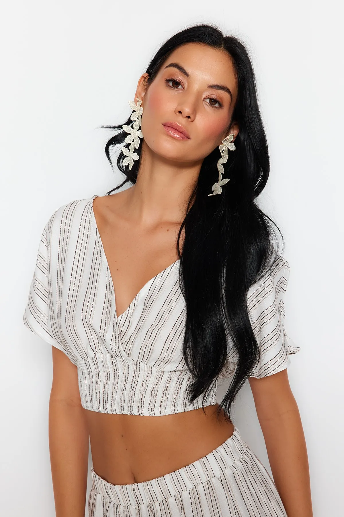 Trendyol Collection  Beiges gewebtes Blusen-Rock-Set TBESS23AU00110