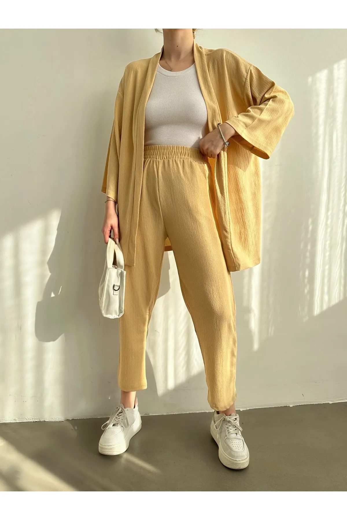 BEJNA  Beigefarbenes Kimono-Hosen-Strickset für Damen