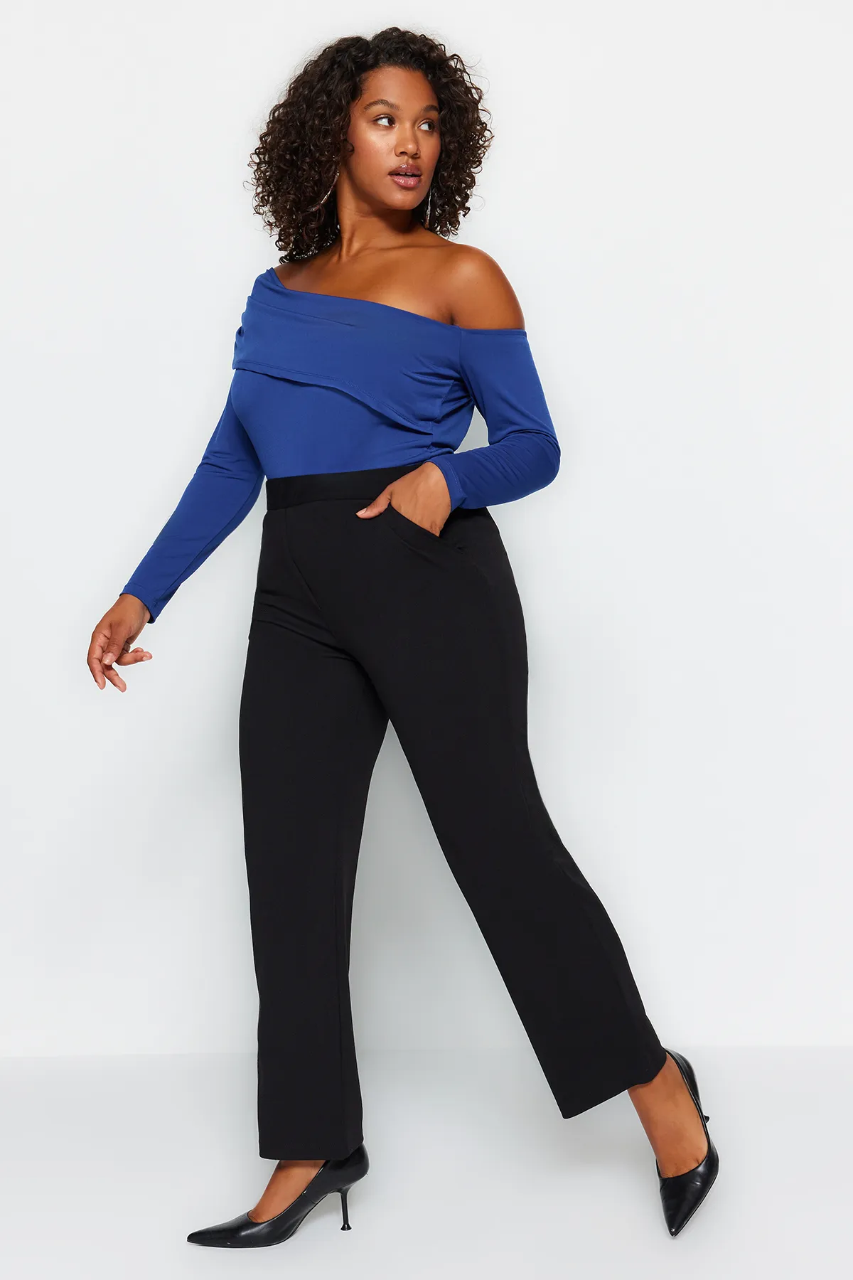 Trendyol Curve  Schwarze Krepp-Strickhose mit hoher Taille TBBAW24AR00008