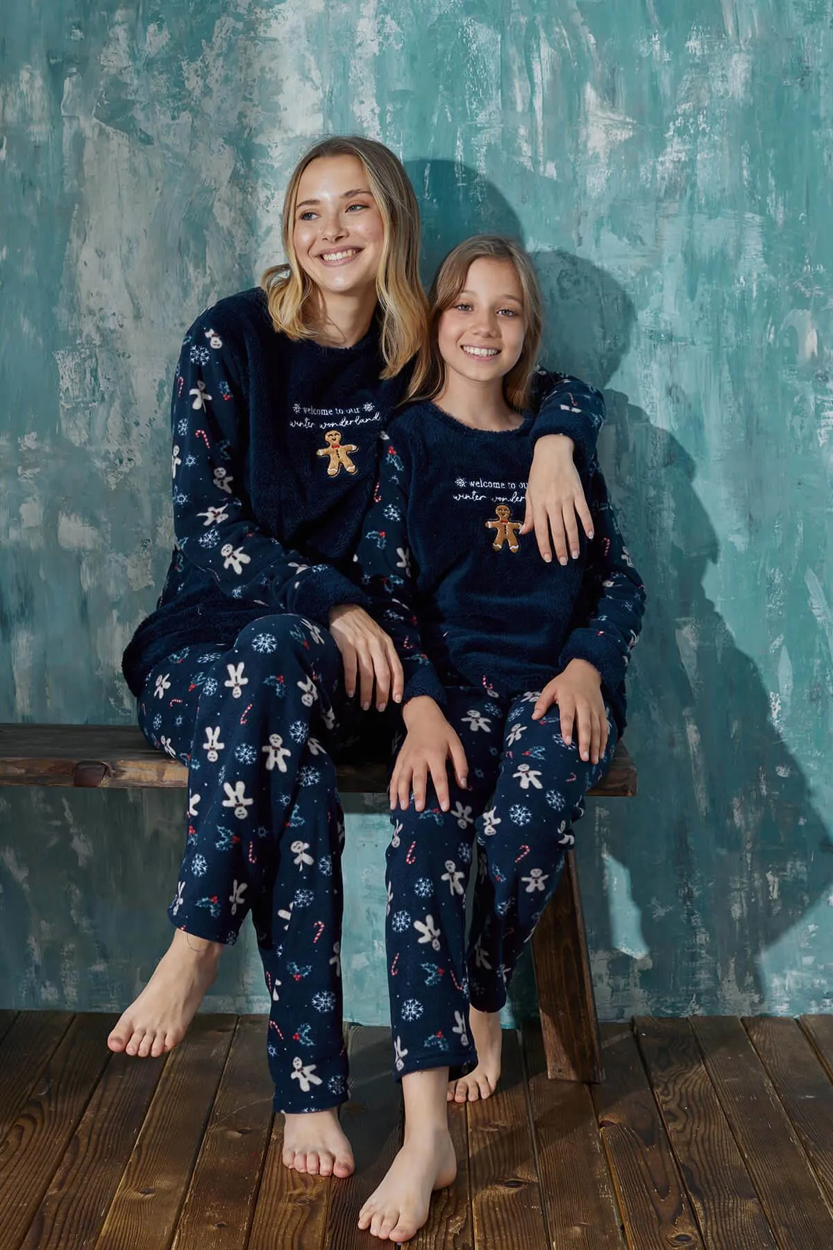 Pijamaevi  Marineblauer Wonderland-Plüsch-Mutter-Tochter-Familienpyjama – Mädchen-Set