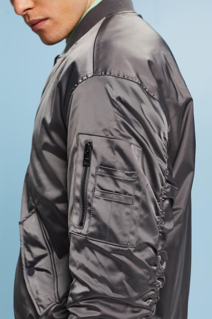 Bomberjacke aus Satin