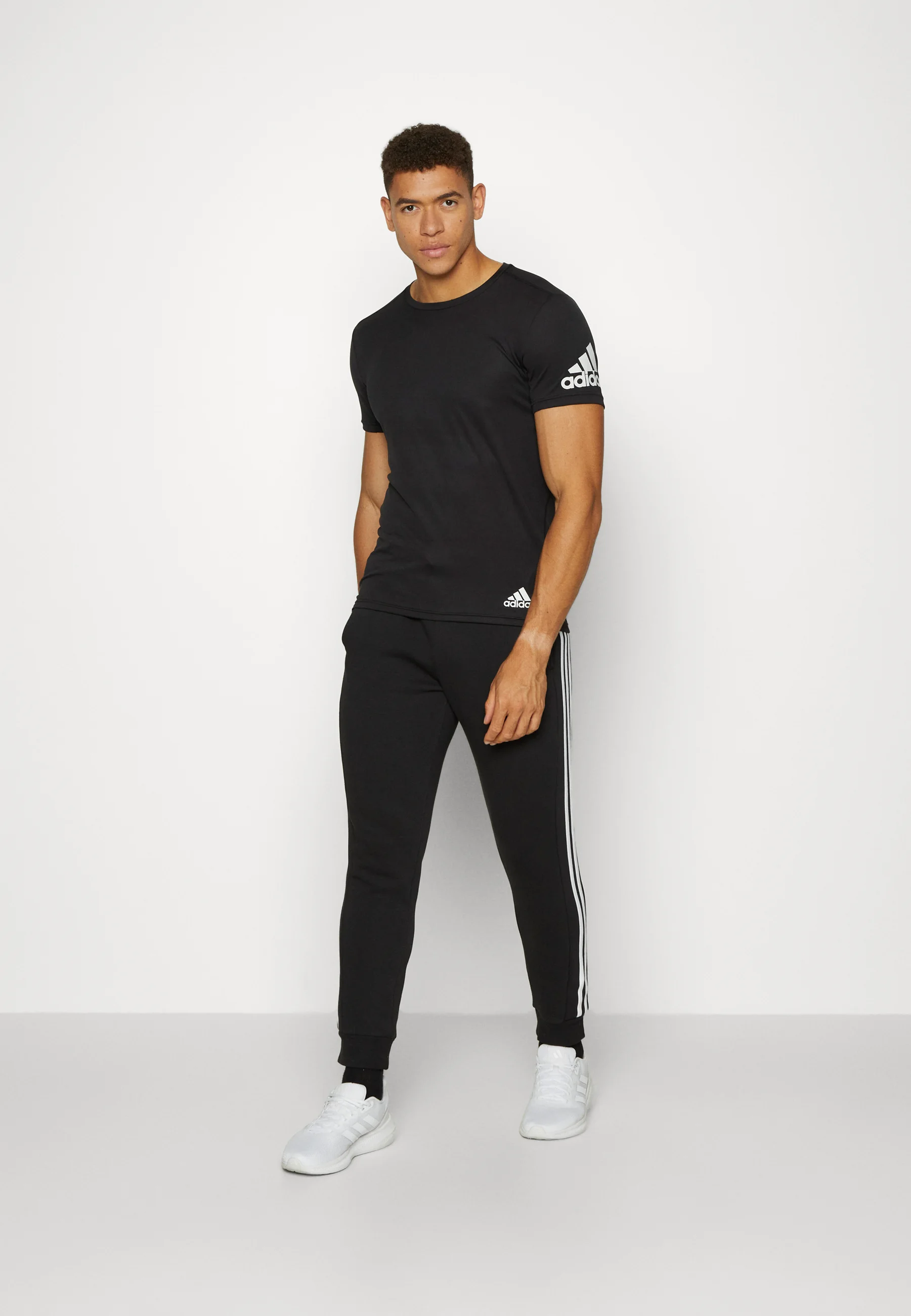 adidas Sportswear ESSENTIALS TAPERED CUFF PANTS - Pantalones deportivos