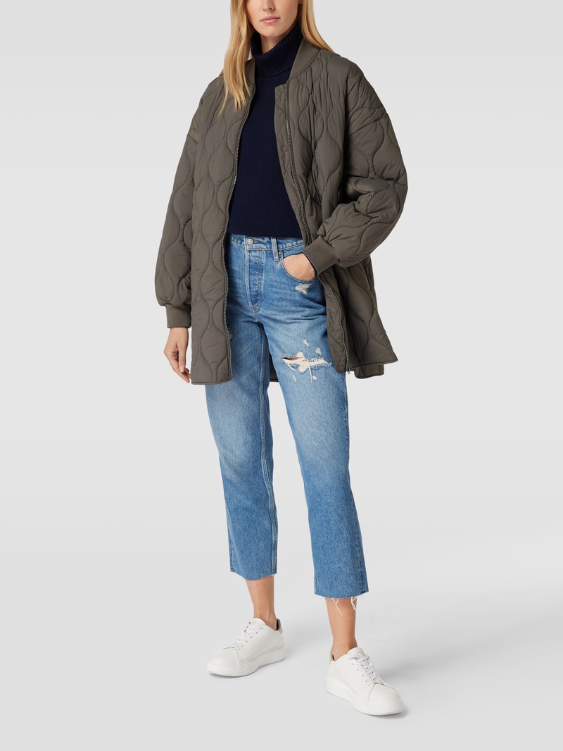 Steppjacke mit seitlichen Eingrifftaschen in mittelgrau