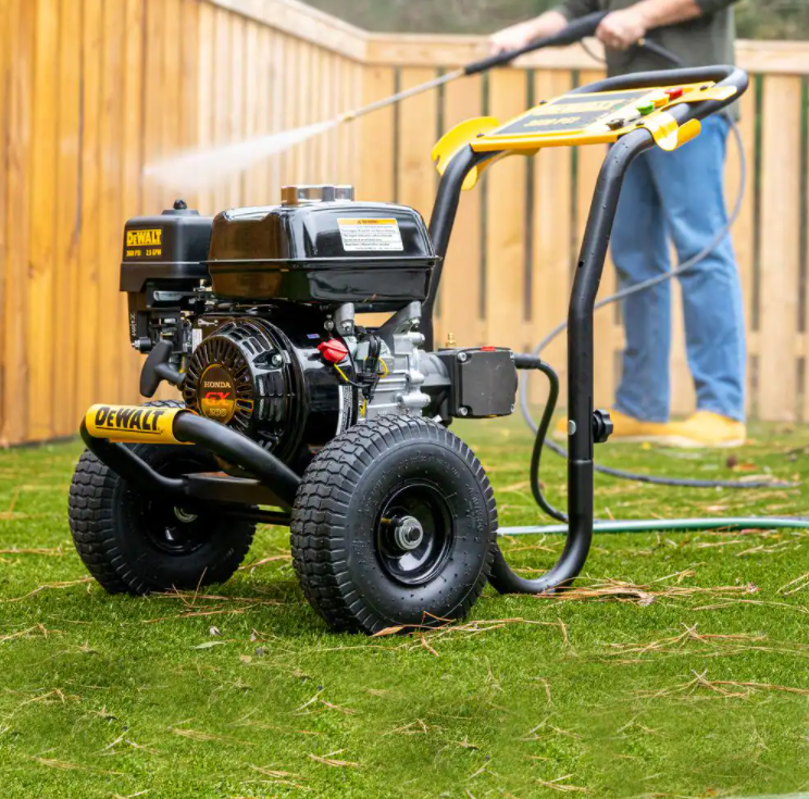 DEWALT 3600 PSI 2.5 GPM Gas Cold Water Professional Pressure Washer with HONDA GX200 Engine
