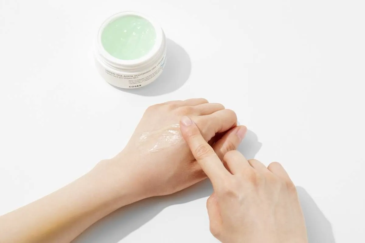 Cosrx Hydrium Green Tea Aqua umirujuća gel krema